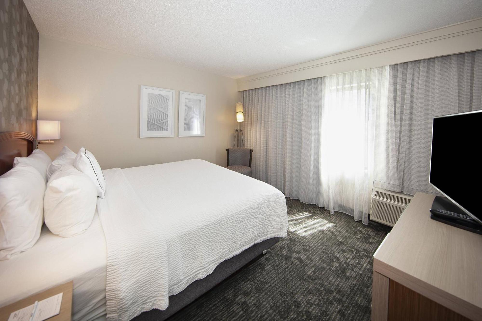 Courtyard By Marriott Valdosta Hotel Buitenkant foto